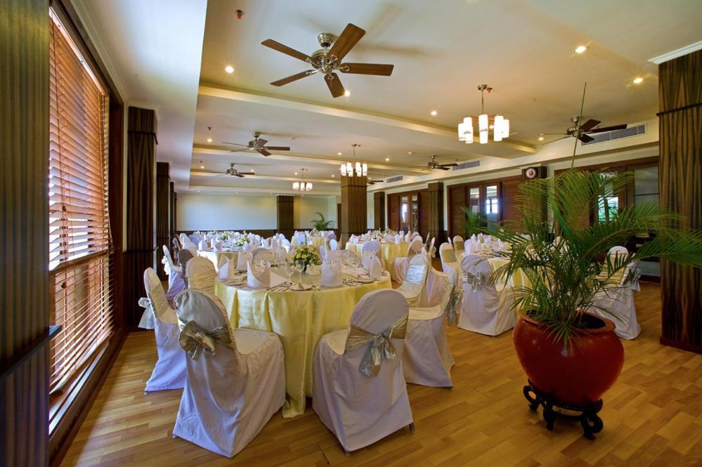 New Kuta Hotel Uluwatu Esterno foto