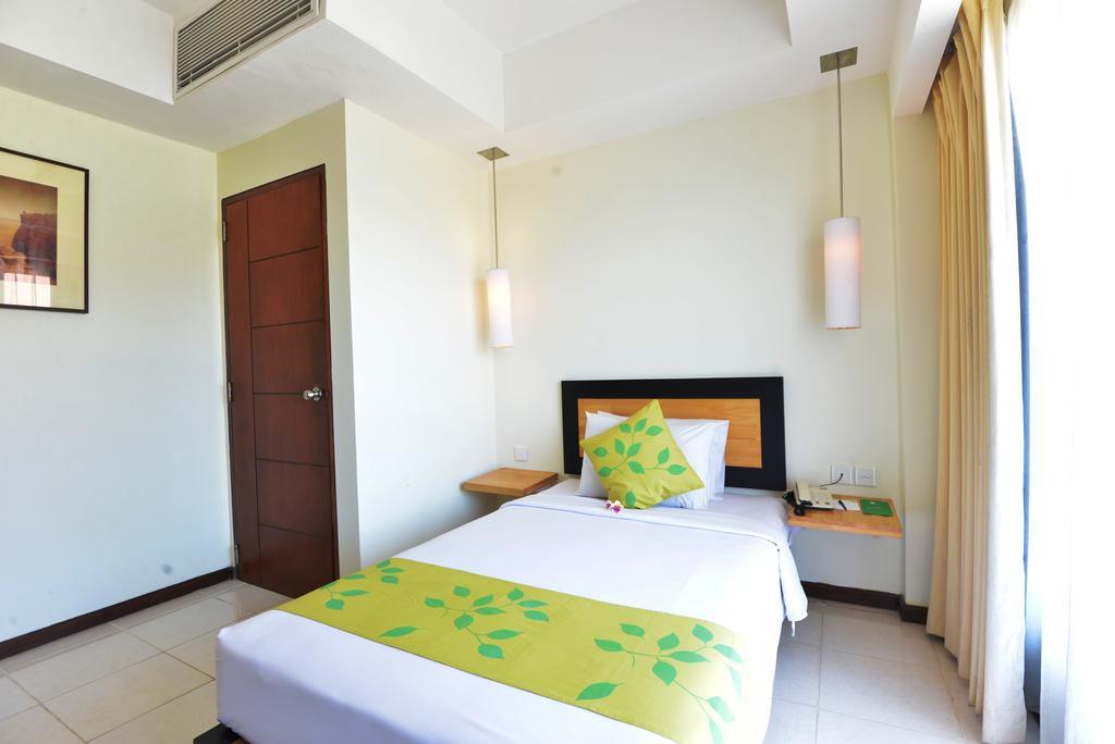 New Kuta Hotel Uluwatu Esterno foto