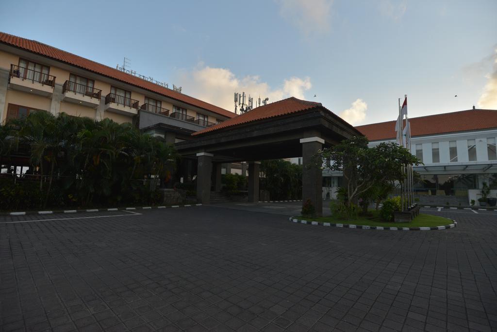 New Kuta Hotel Uluwatu Esterno foto